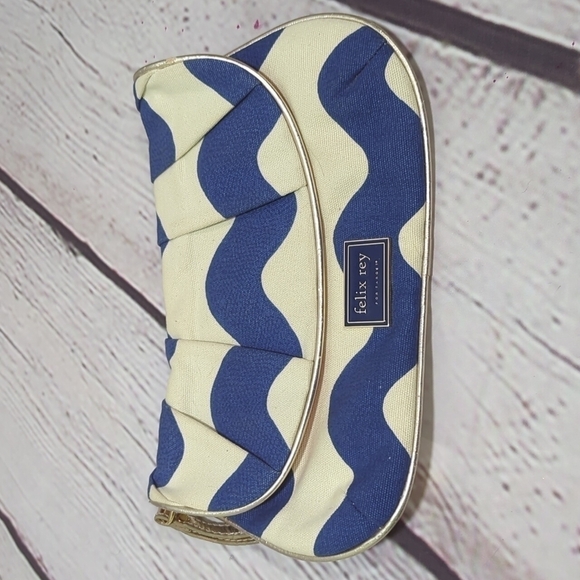 FELIX REY FOR TARGET - Blue White Wave Wristlet Clutch purse - Picture 1 of 6